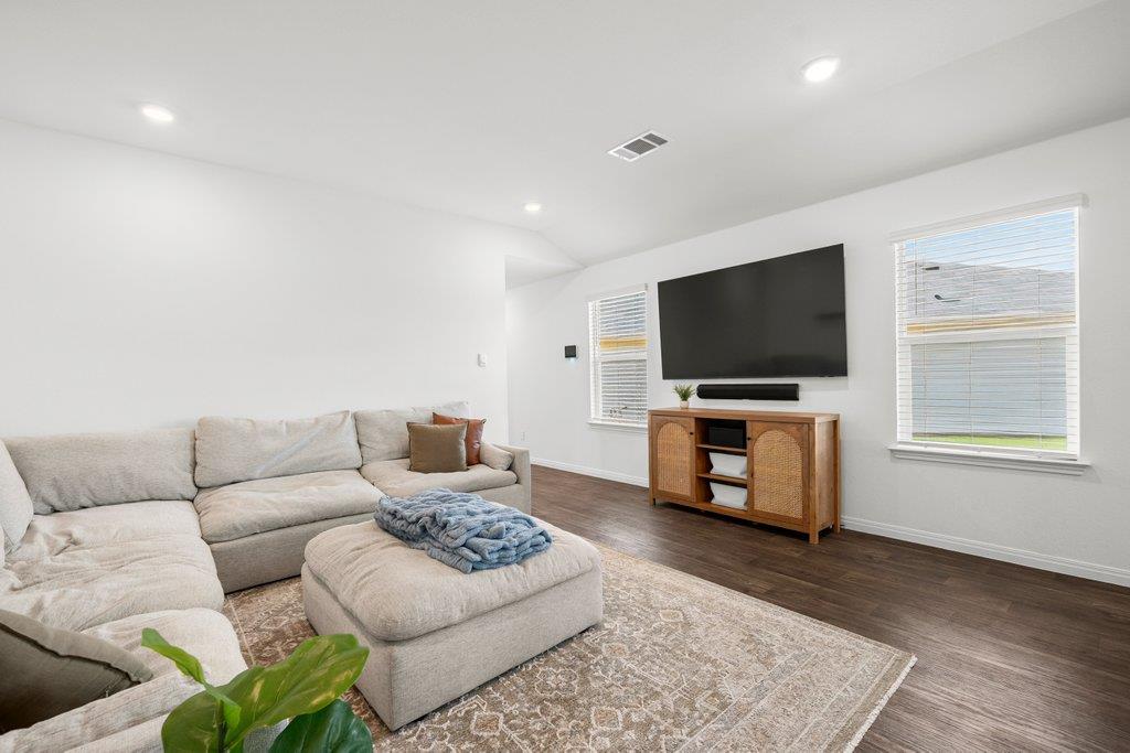 151 Galanthus Ct Property Photo 4