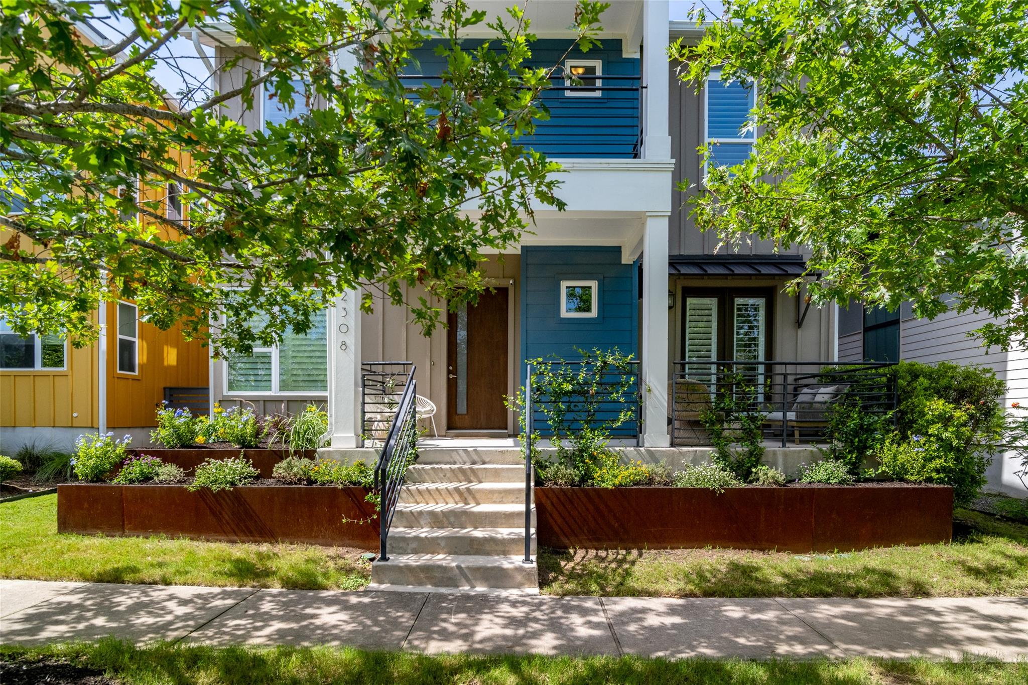 2308 Robert Browning St