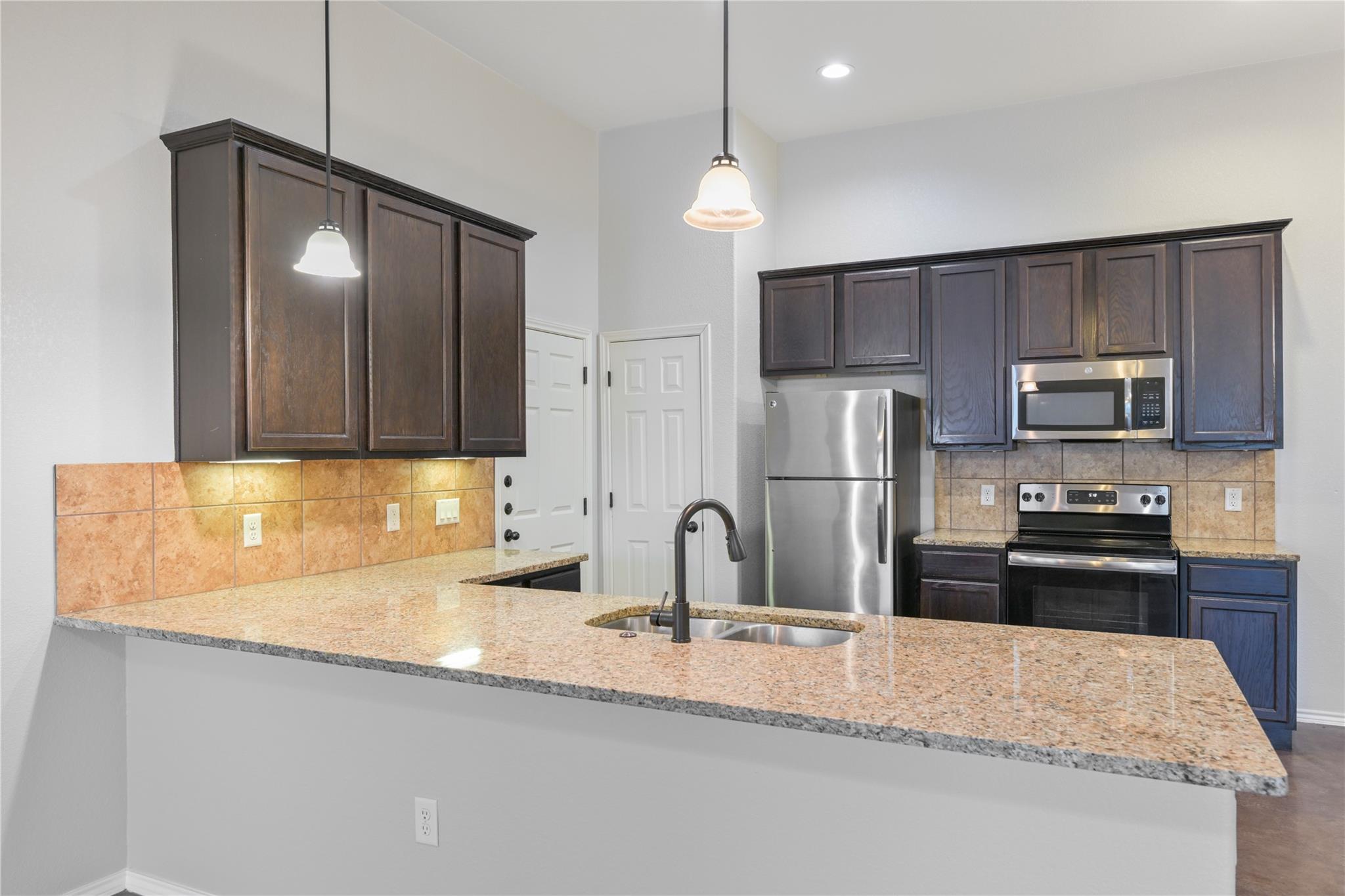 265 Joanne Loop #b Property Photo 6