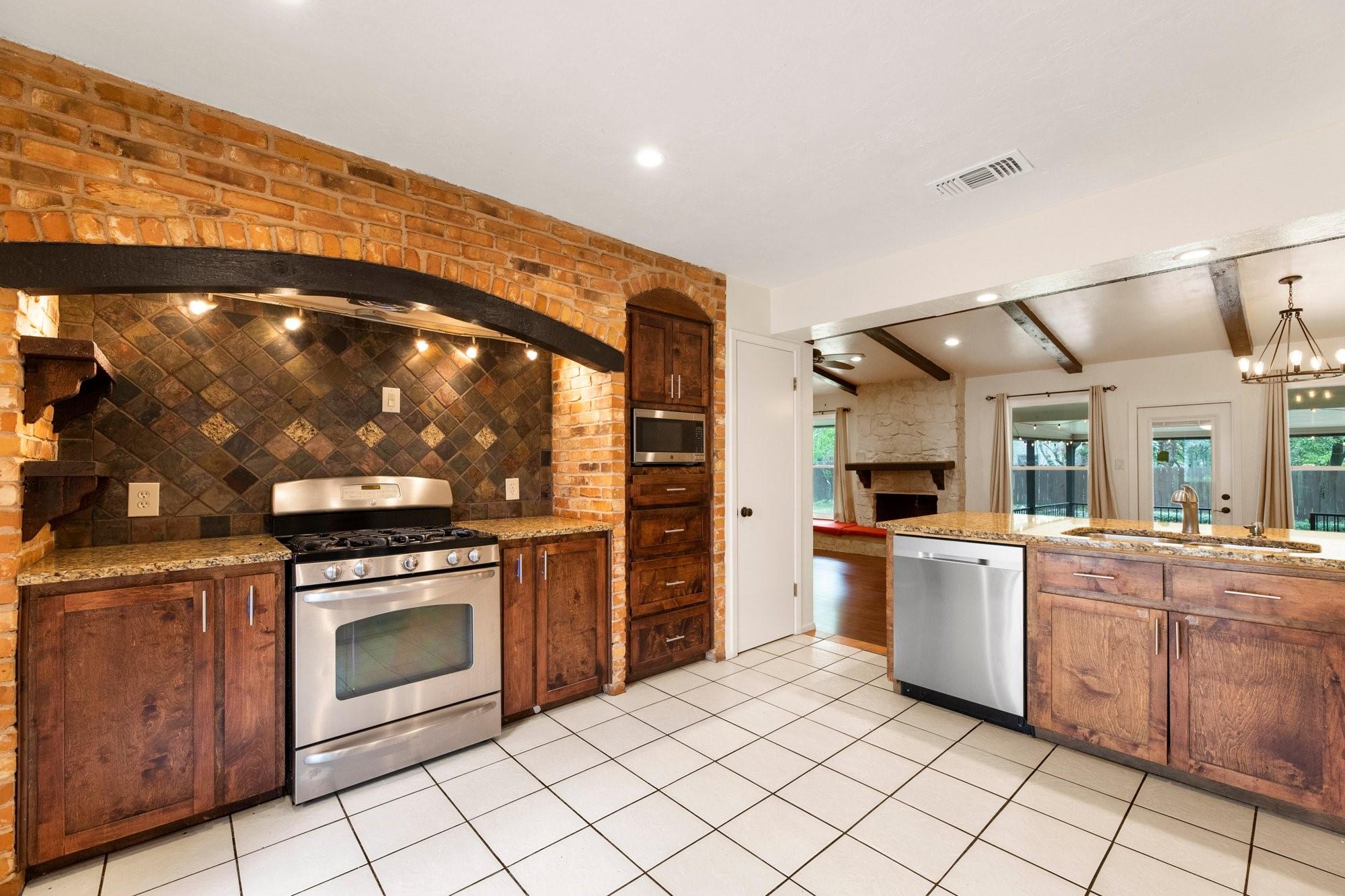 7496509 Property Photo 6