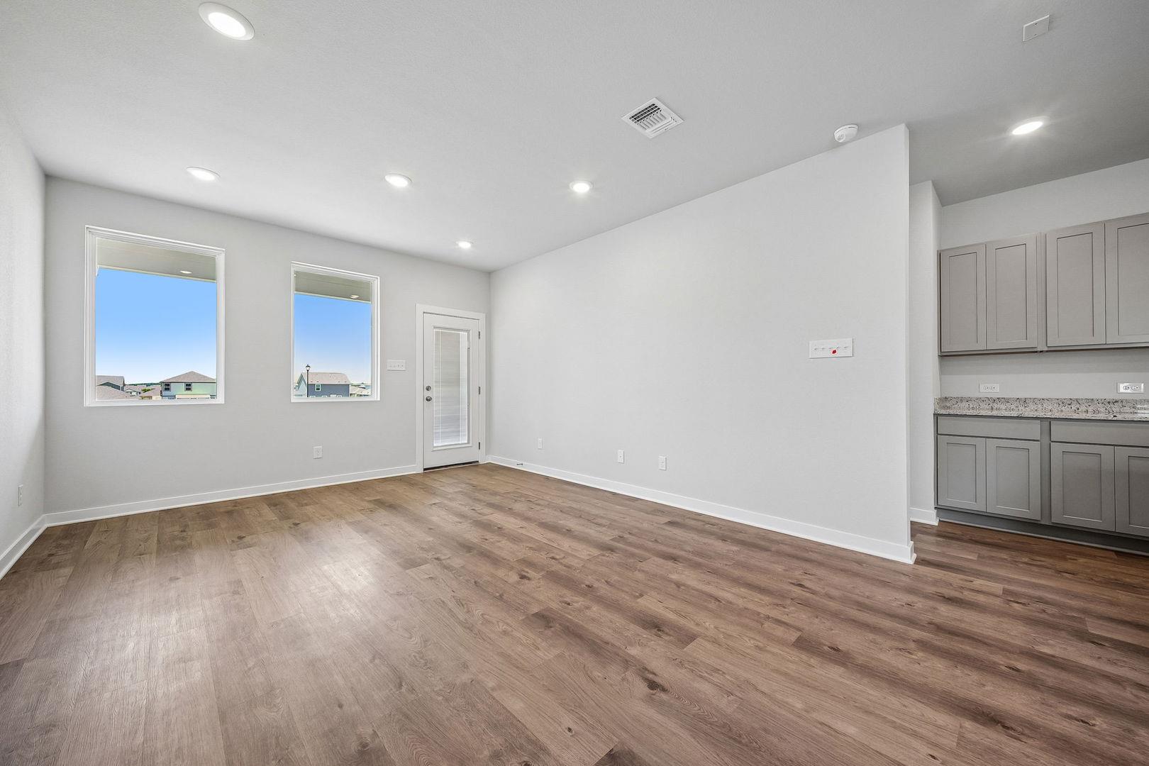 249 Firefox Way Property Photo 6