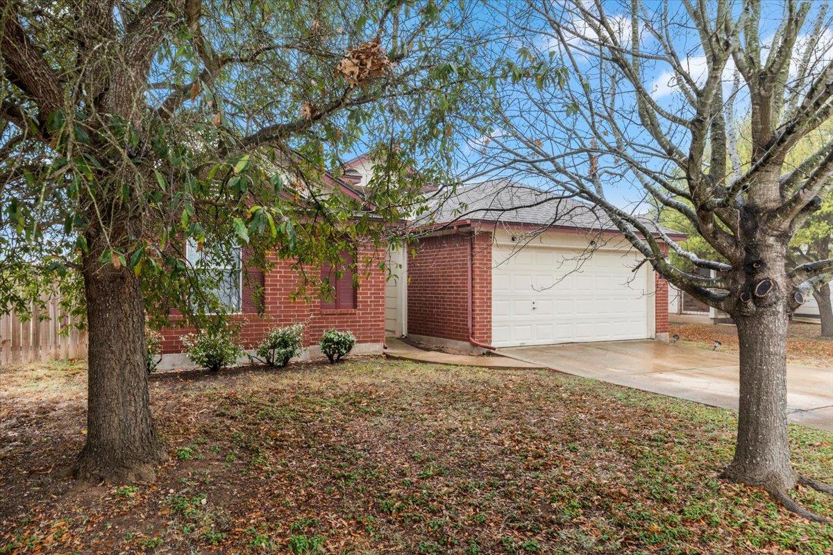 281 Leonardo St Property Photo 3