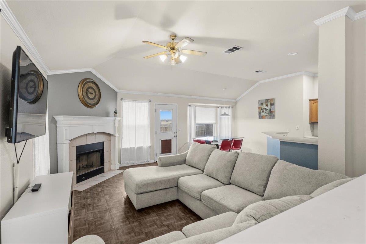 281 Leonardo St Property Photo 5