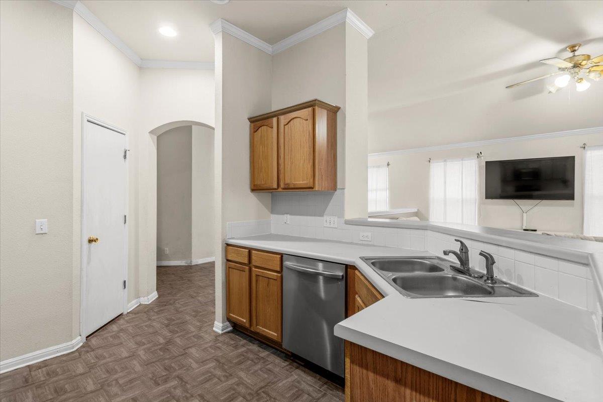 281 Leonardo St Property Photo 11