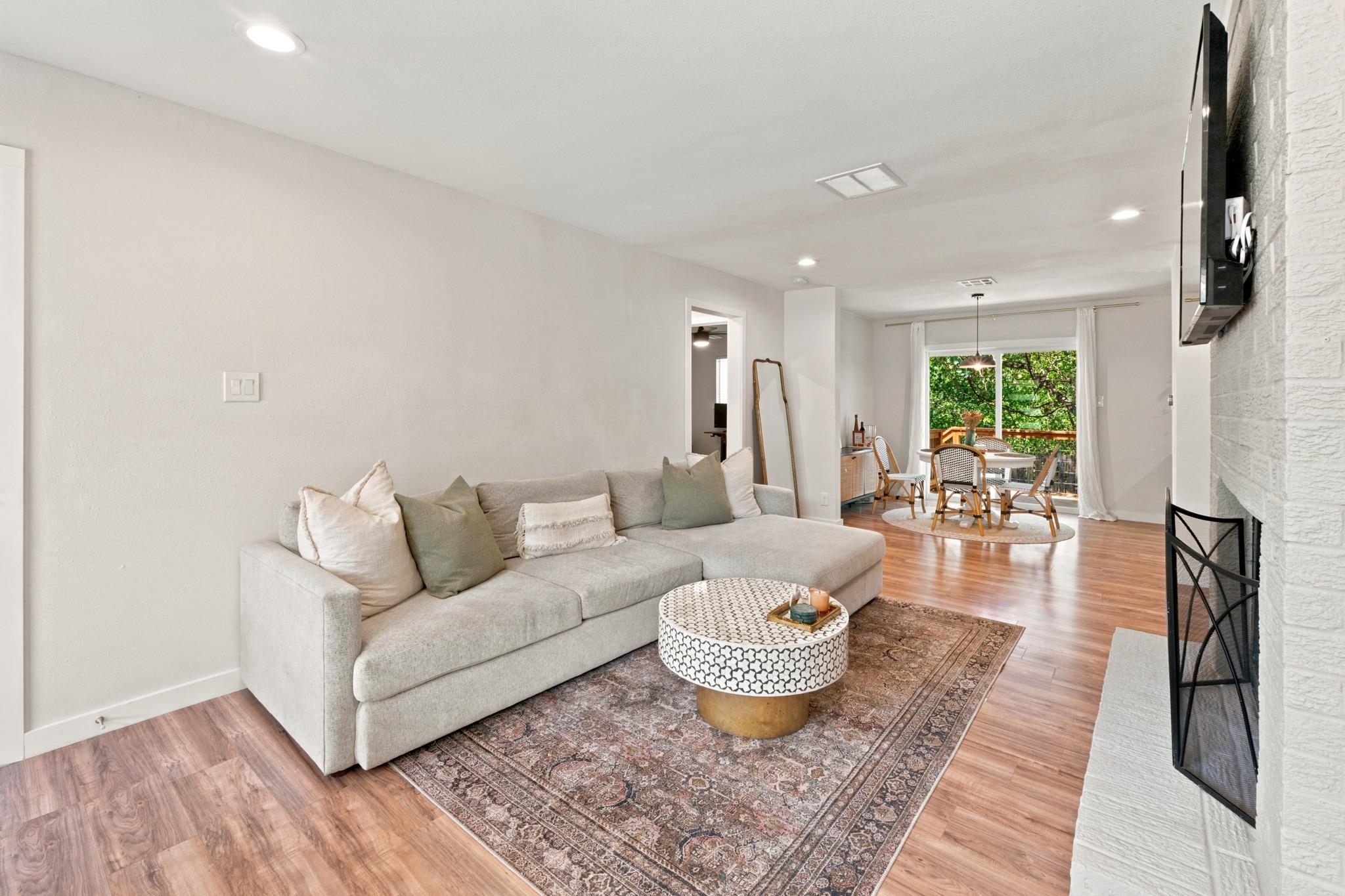 2802 Catalina Dr #b Property Photo 3