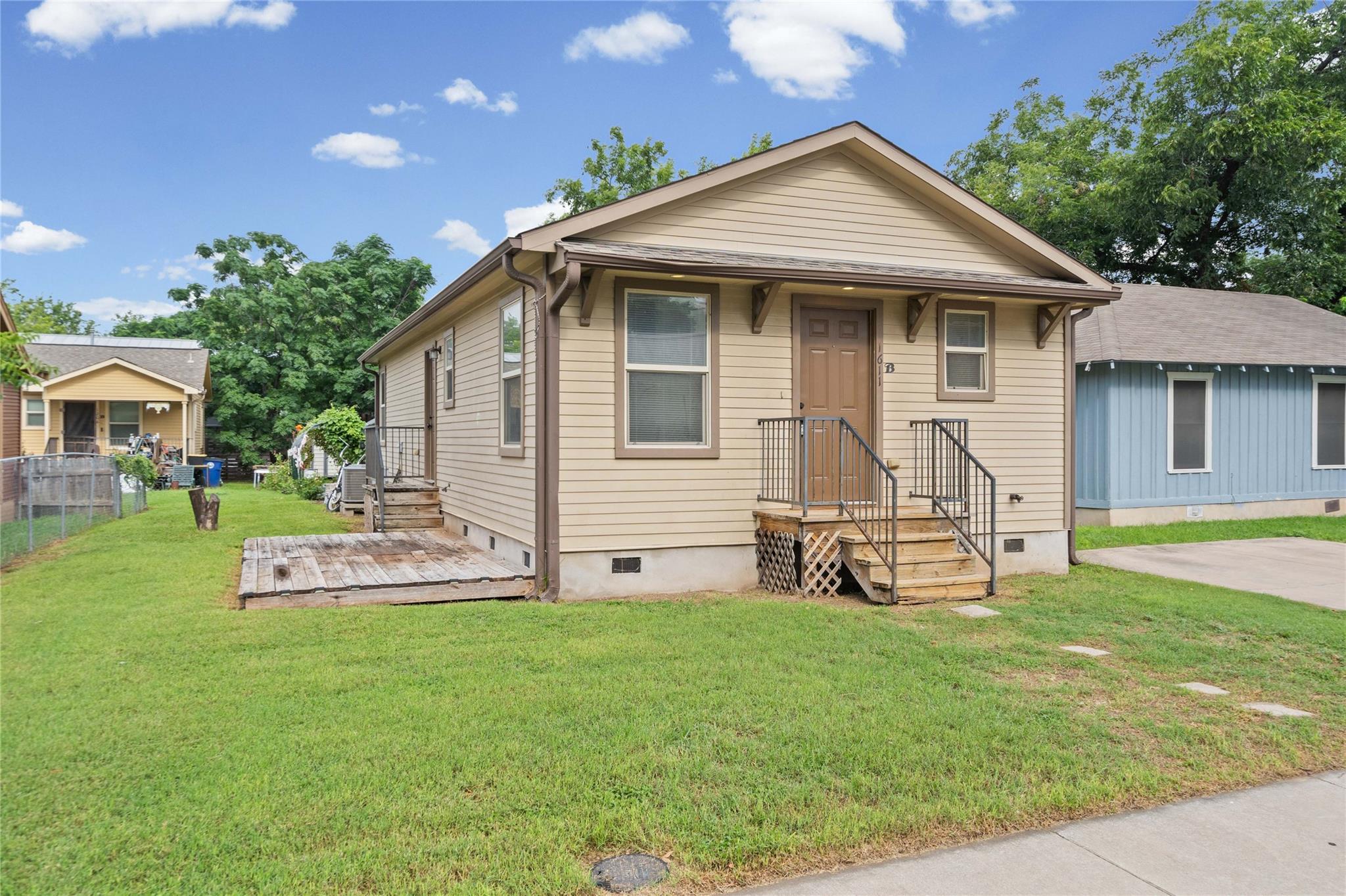 1611 E 13th St #b Property Photo 1