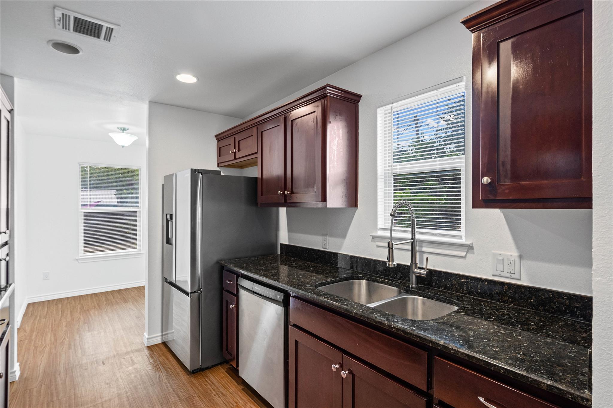 1611 E 13th St #b Property Photo 4