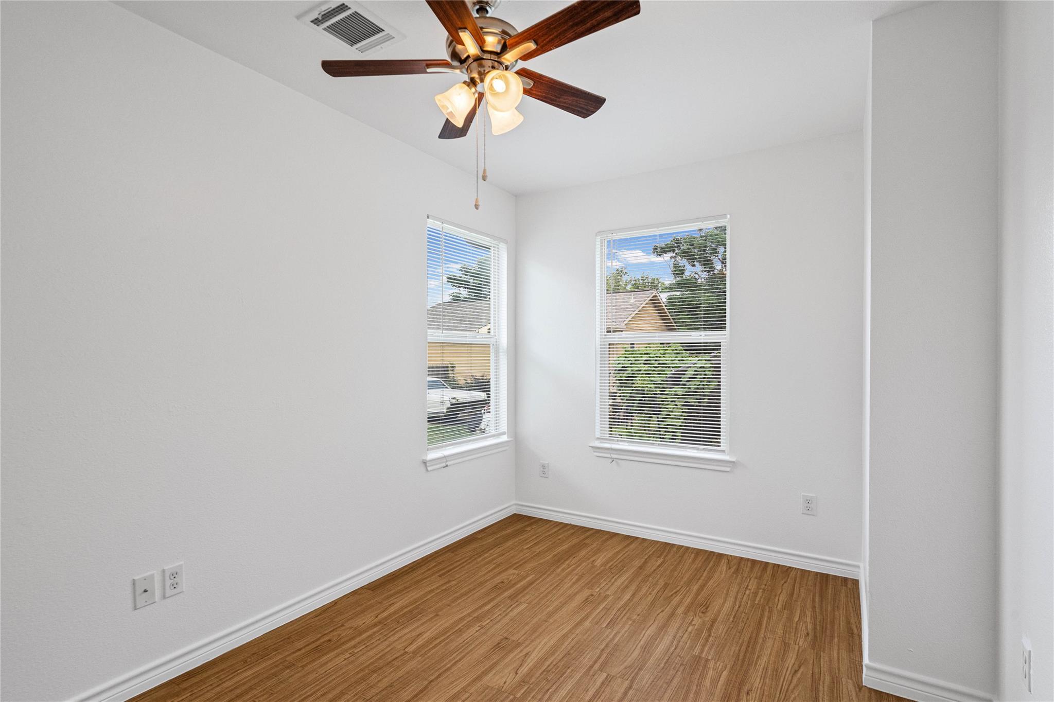 1611 E 13th St #b Property Photo 9