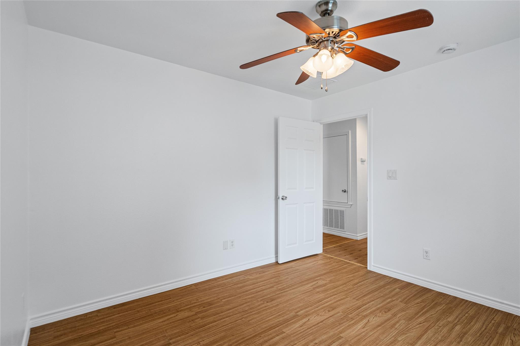 1611 E 13th St #b Property Photo 12