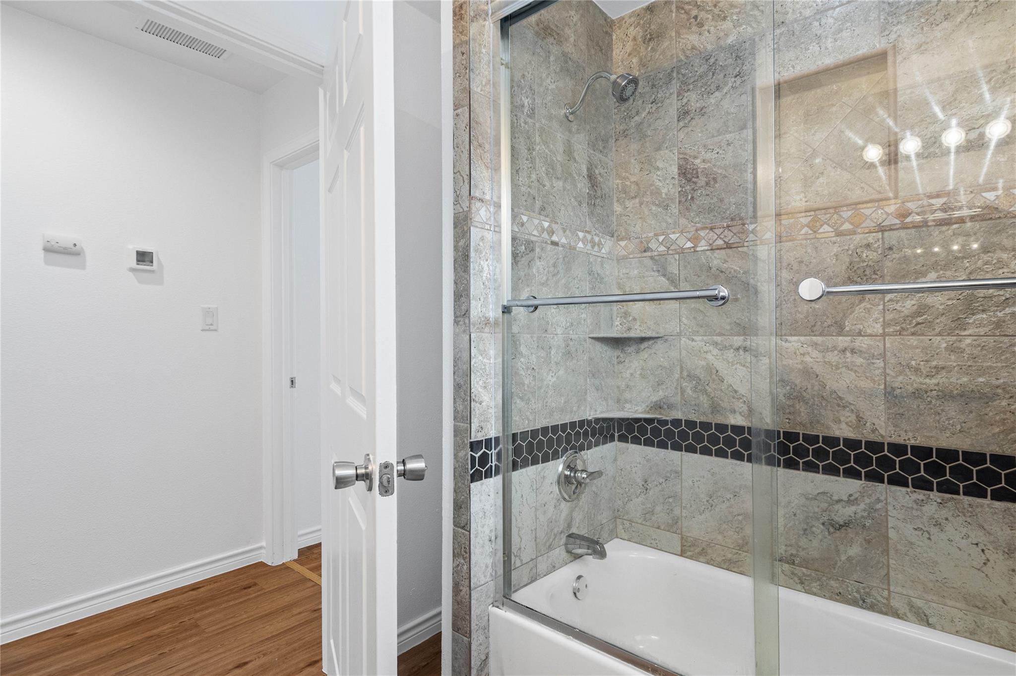 1611 E 13th St #b Property Photo 14
