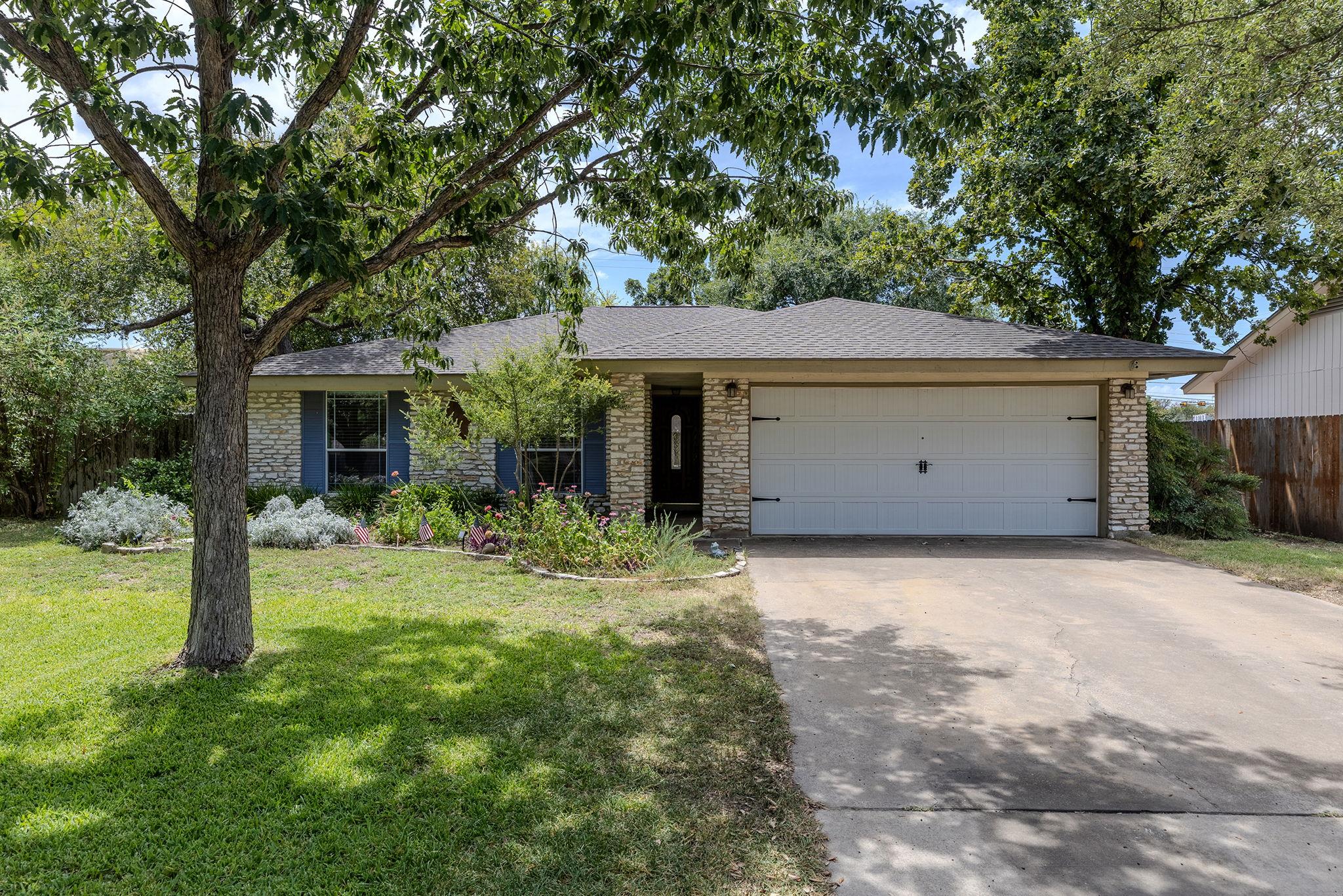 8509 Slant Oak Dr Property Photo 3