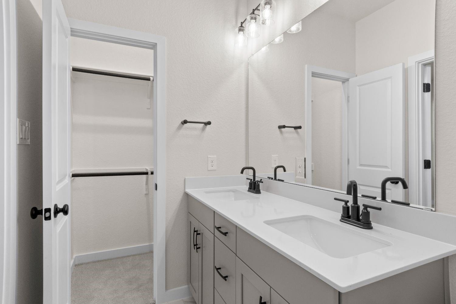 2500 Forest Creek Dr 102 Property Photo 15