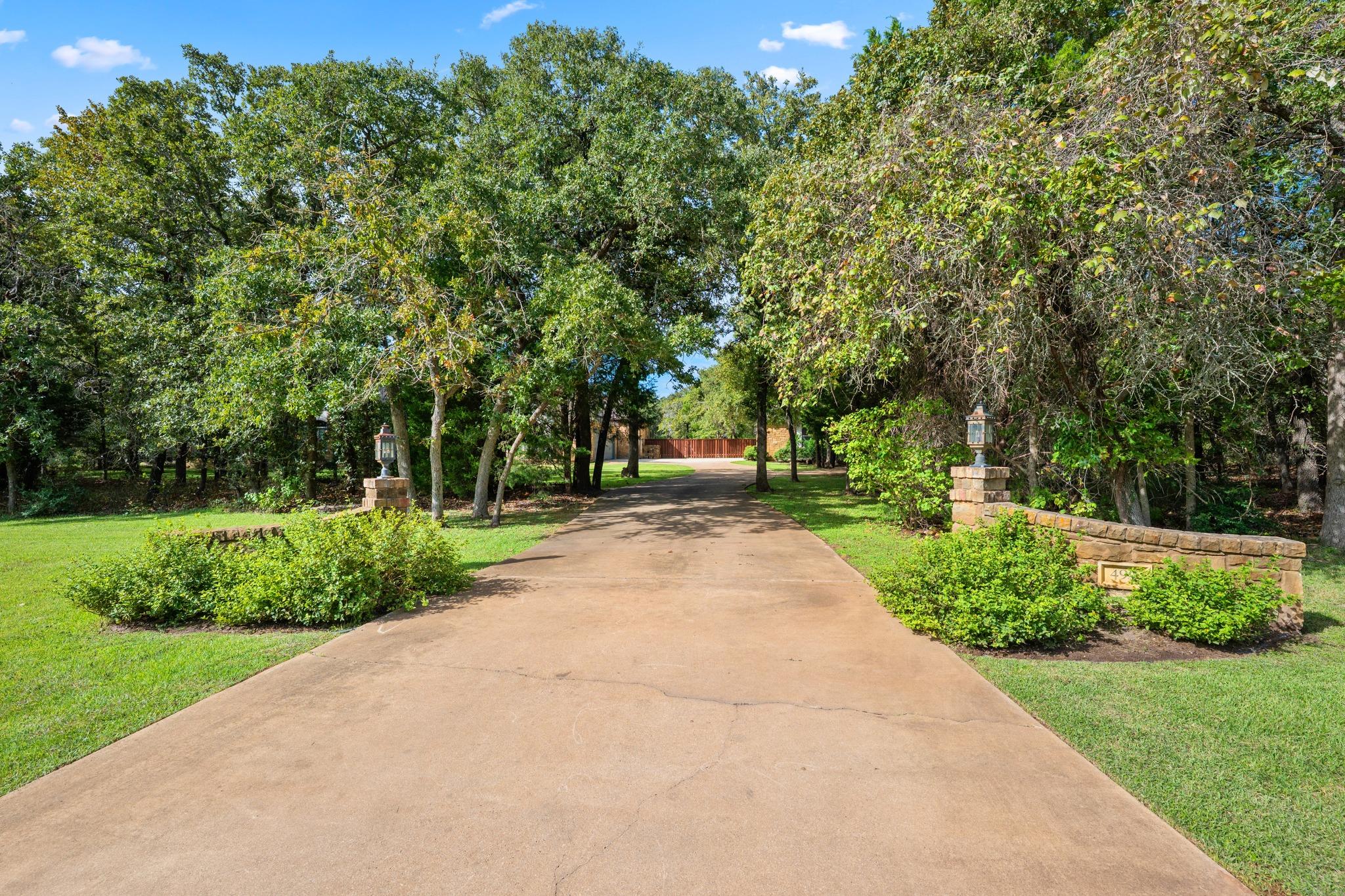 499 Arbors Cir Property Photo 4
