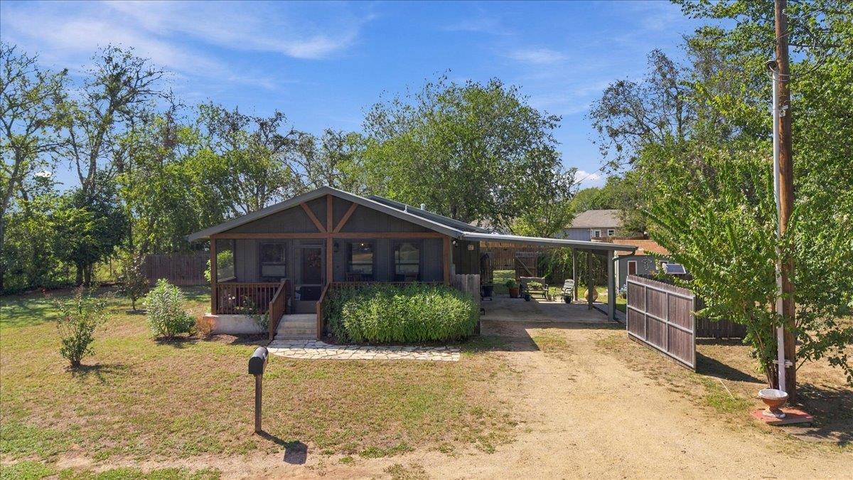 706 Jones St Property Photo 5