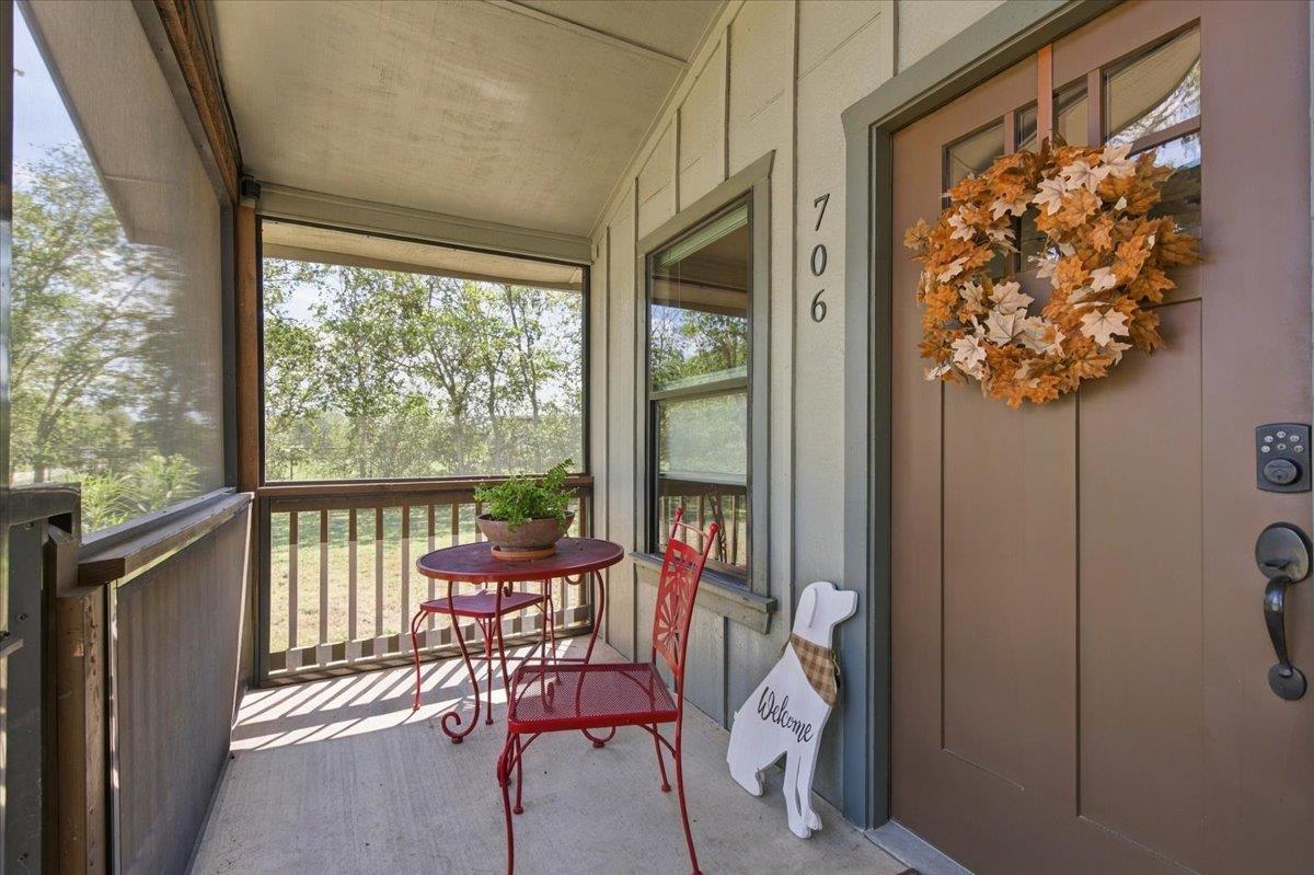 706 Jones St Property Photo 8