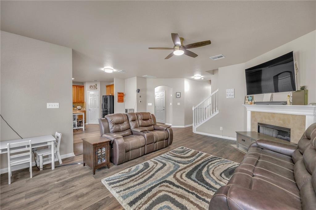 1121 Boxwood Loop Property Photo 2