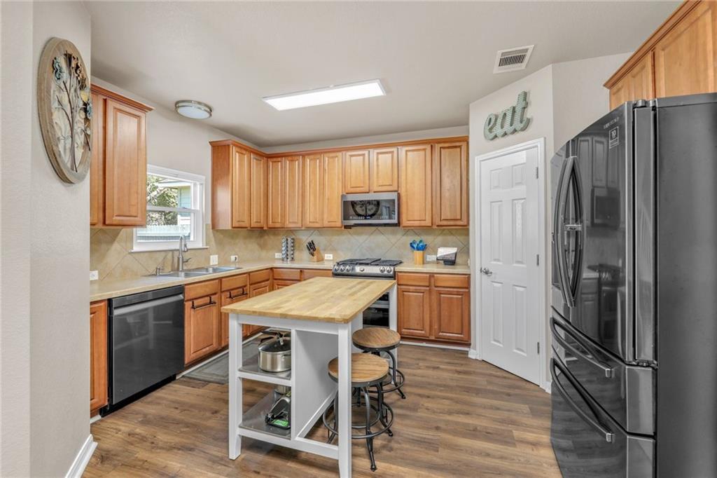 1121 Boxwood Loop Property Photo 3