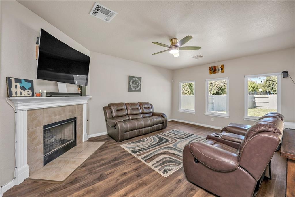 1121 Boxwood Loop Property Photo 8