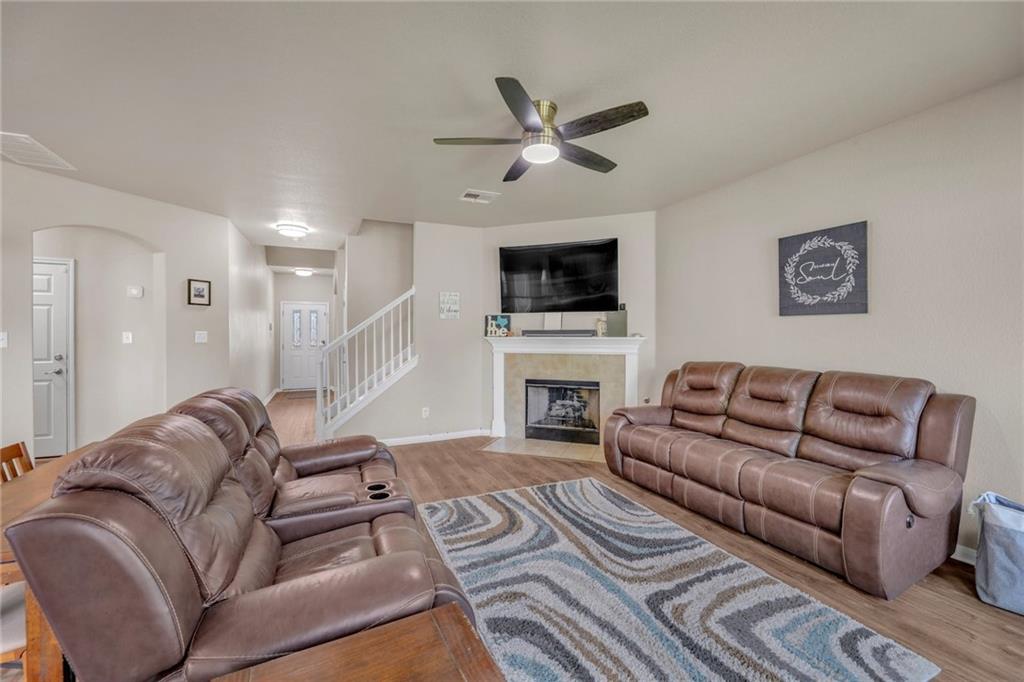 1121 Boxwood Loop Property Photo 9
