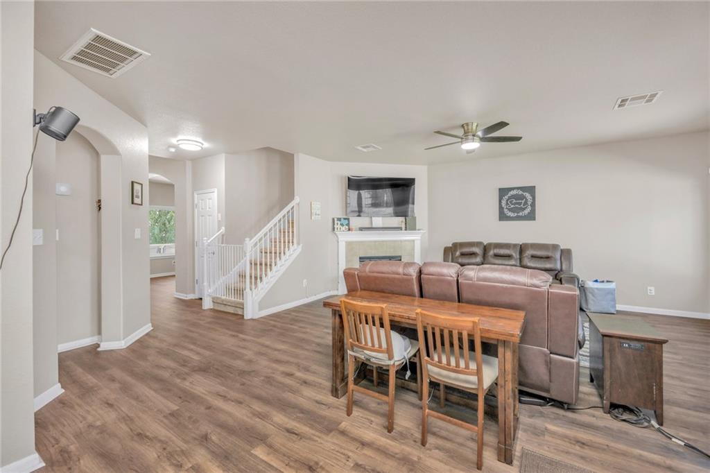 1121 Boxwood Loop Property Photo 10