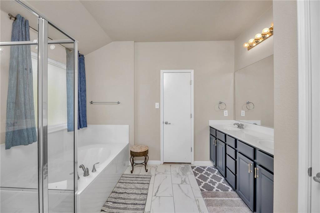 1121 Boxwood Loop Property Photo 16