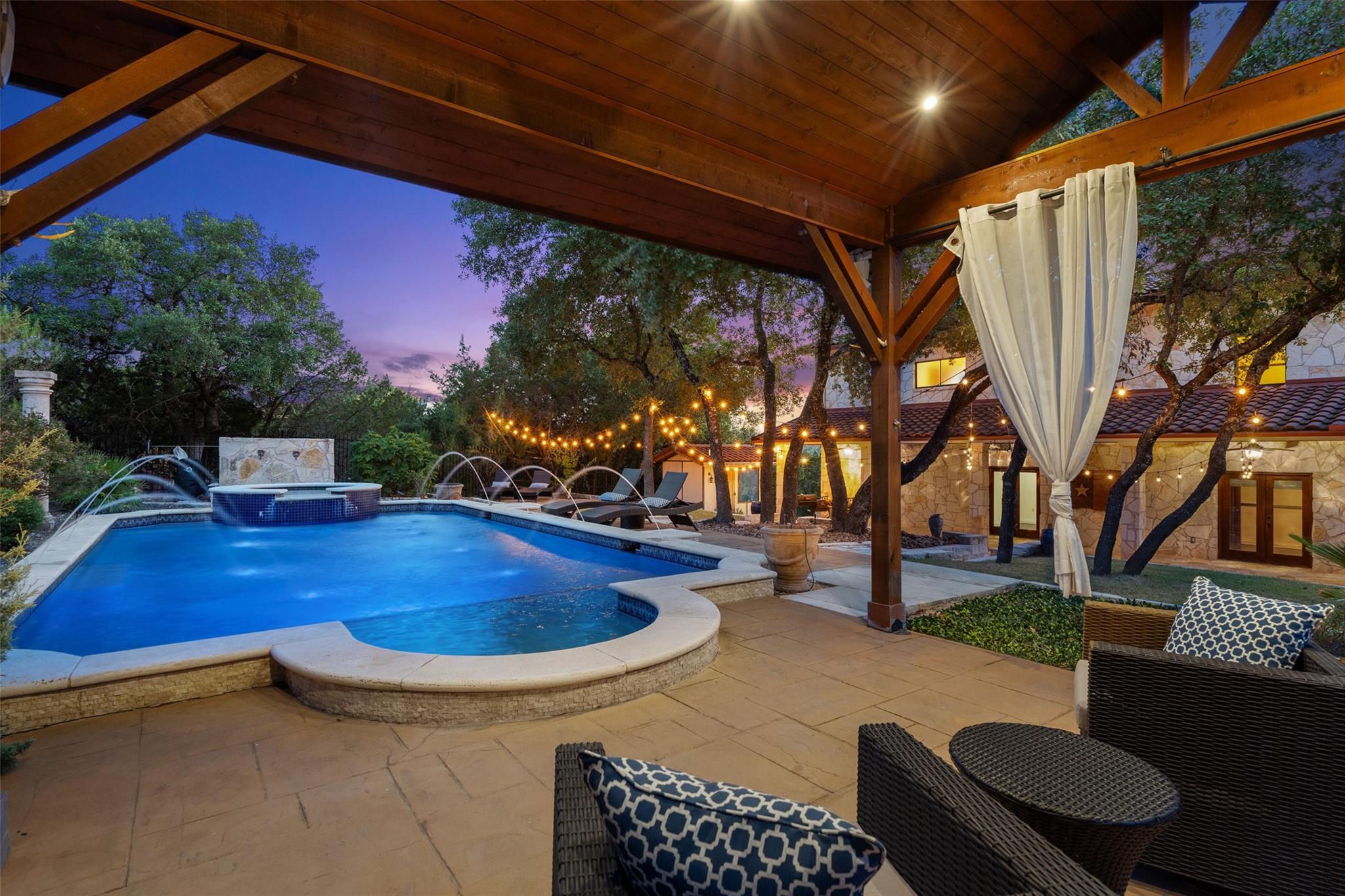 201 Cowal Dr N Property Photo 1