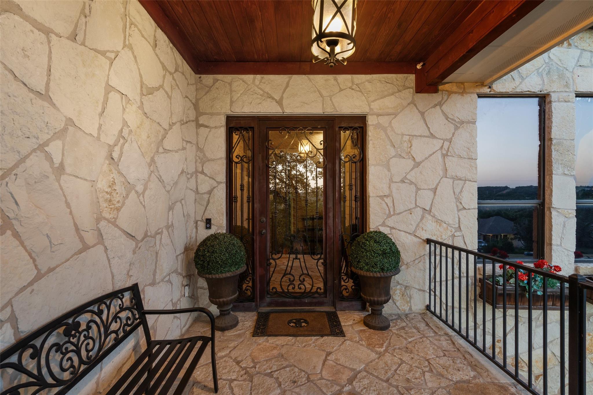 201 Cowal Dr N Property Photo 5