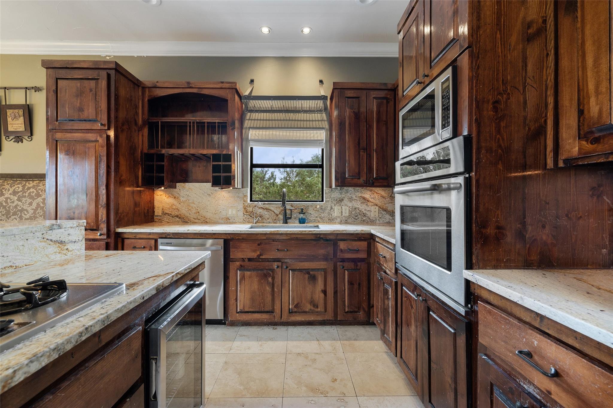 201 Cowal Dr N Property Photo 12