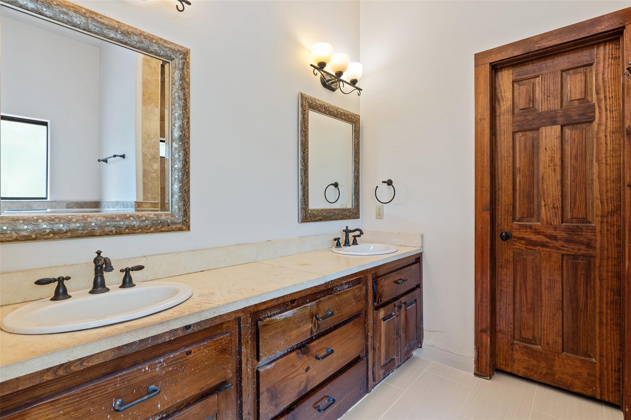 201 Cowal Dr Property Photo 22