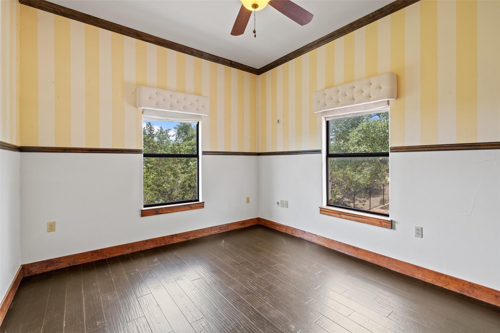 201 Cowal Dr N Property Photo 23