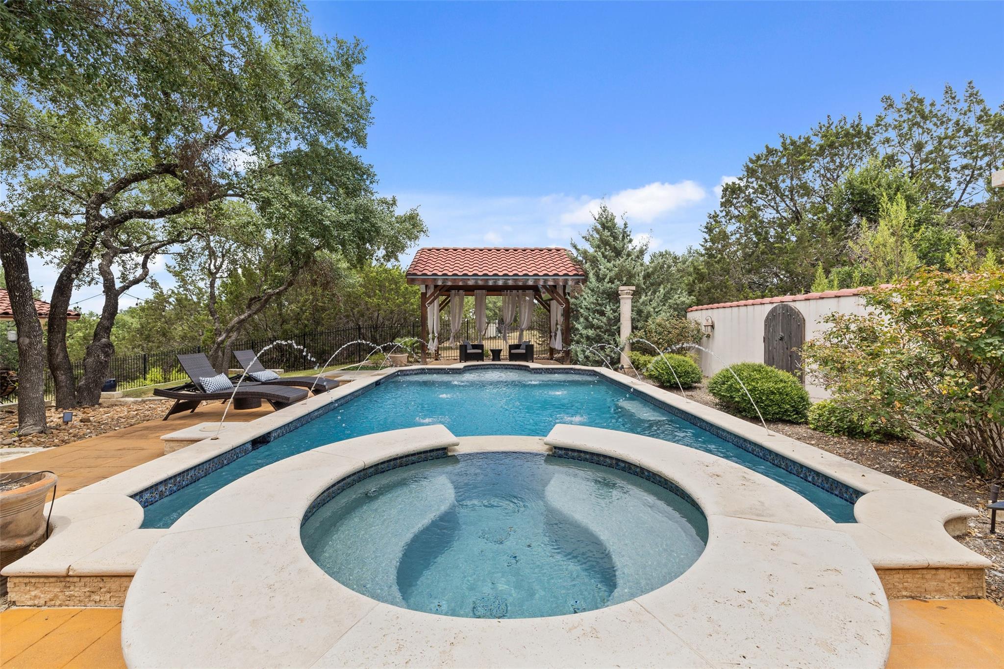 201 Cowal Dr N Property Photo 36