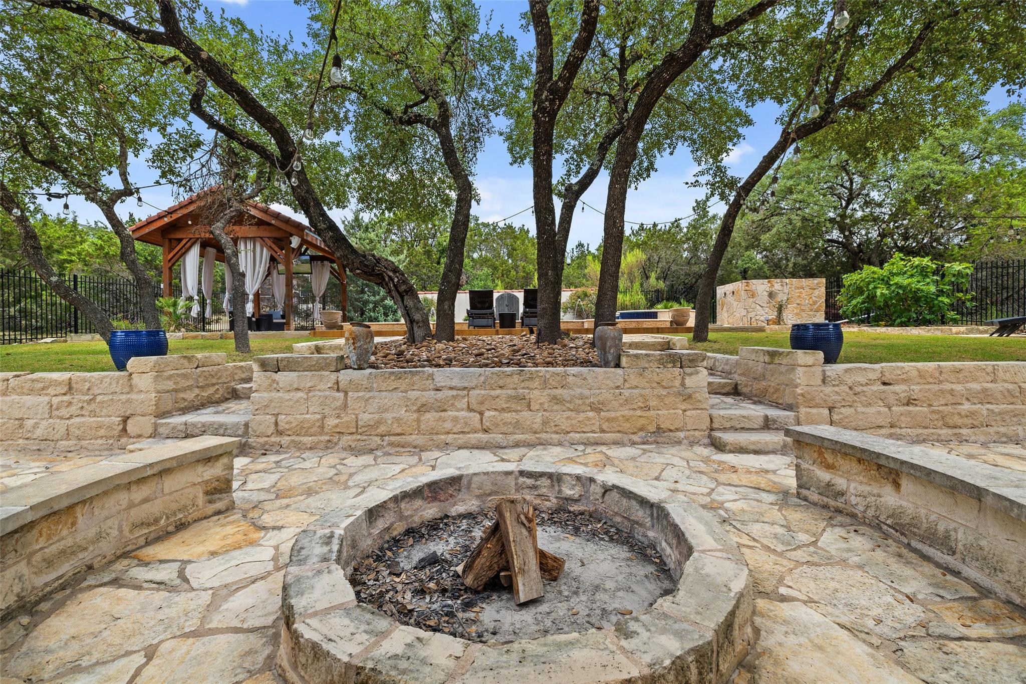 201 Cowal Dr N Property Photo 37