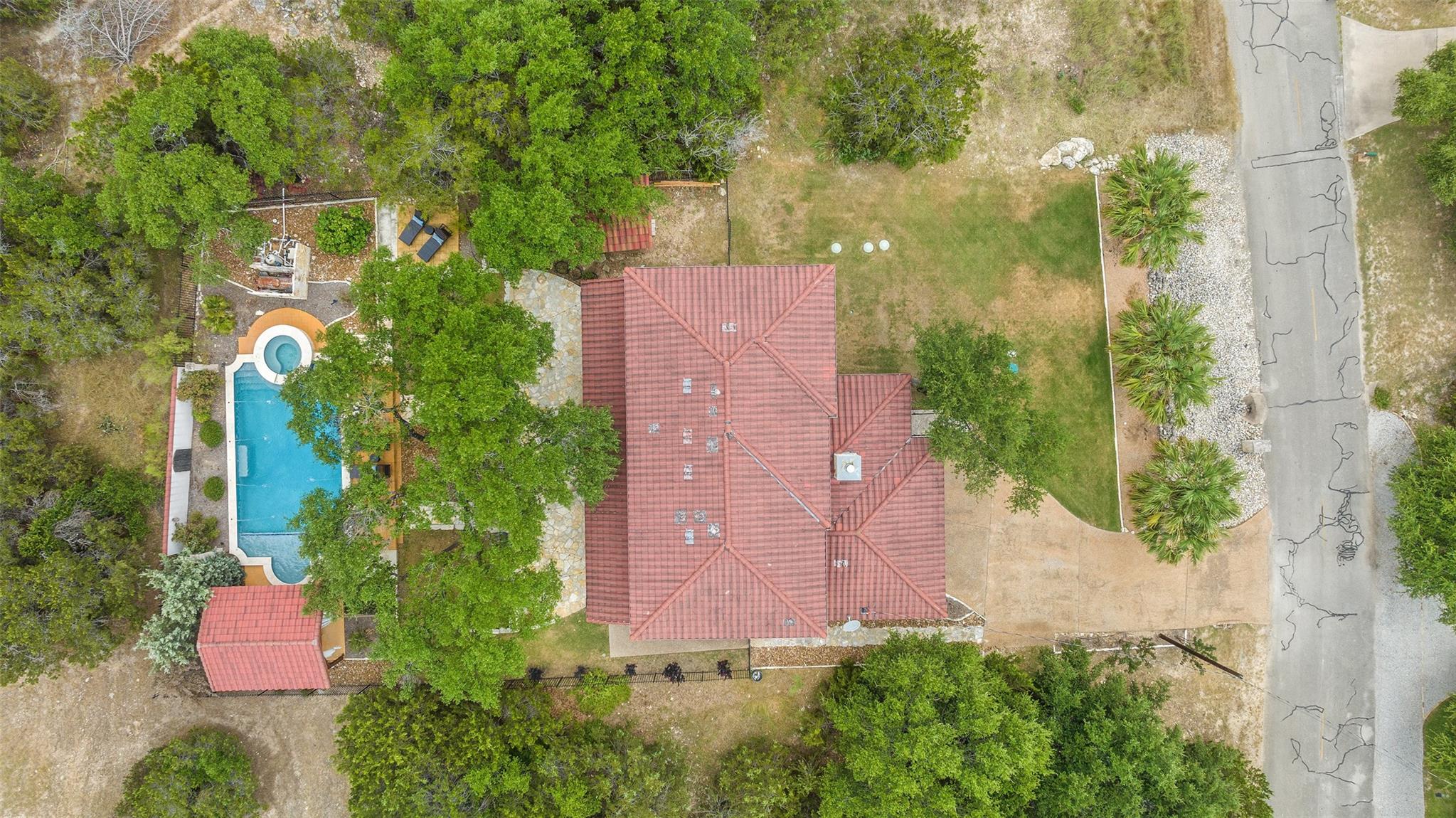 201 Cowal Dr N Property Photo 38