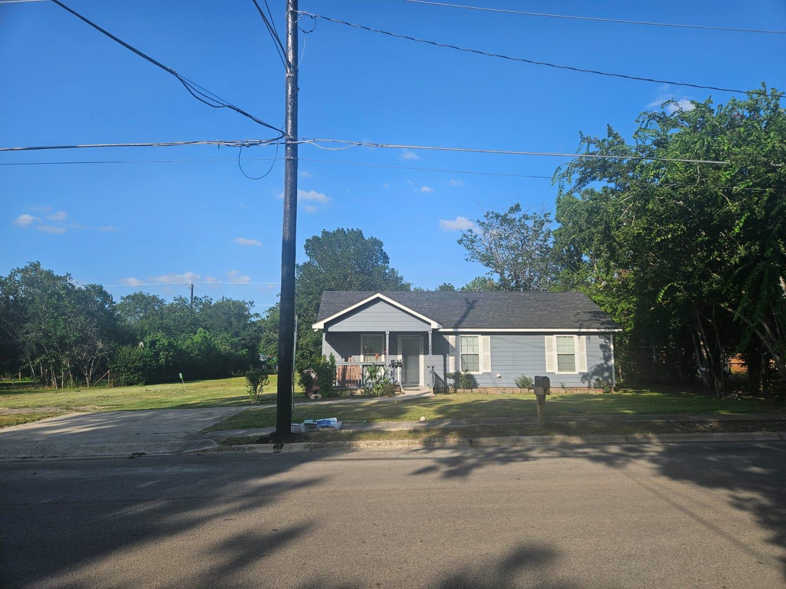 606 Trinity St Property Photo 2