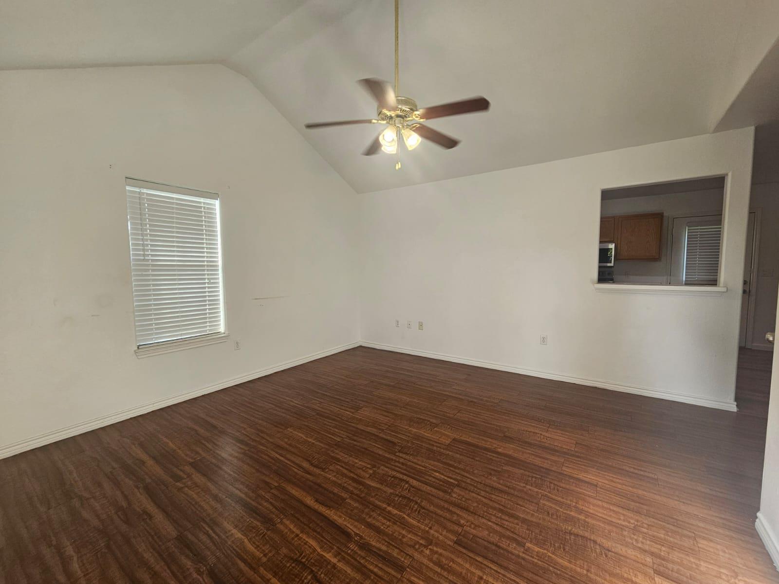 606 Trinity St Property Photo 4