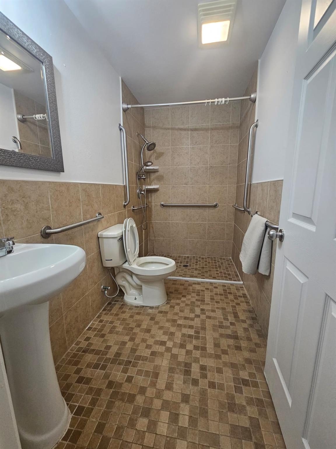 606 Trinity St Property Photo 11