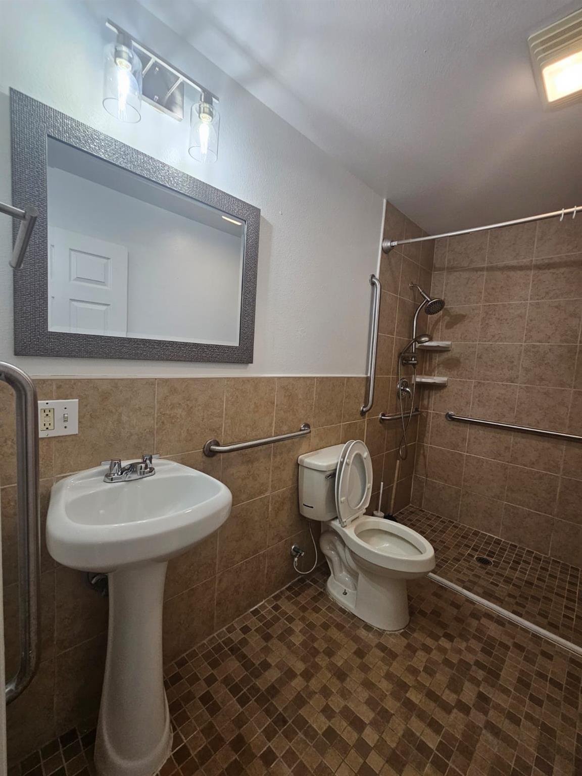 606 Trinity St Property Photo 12