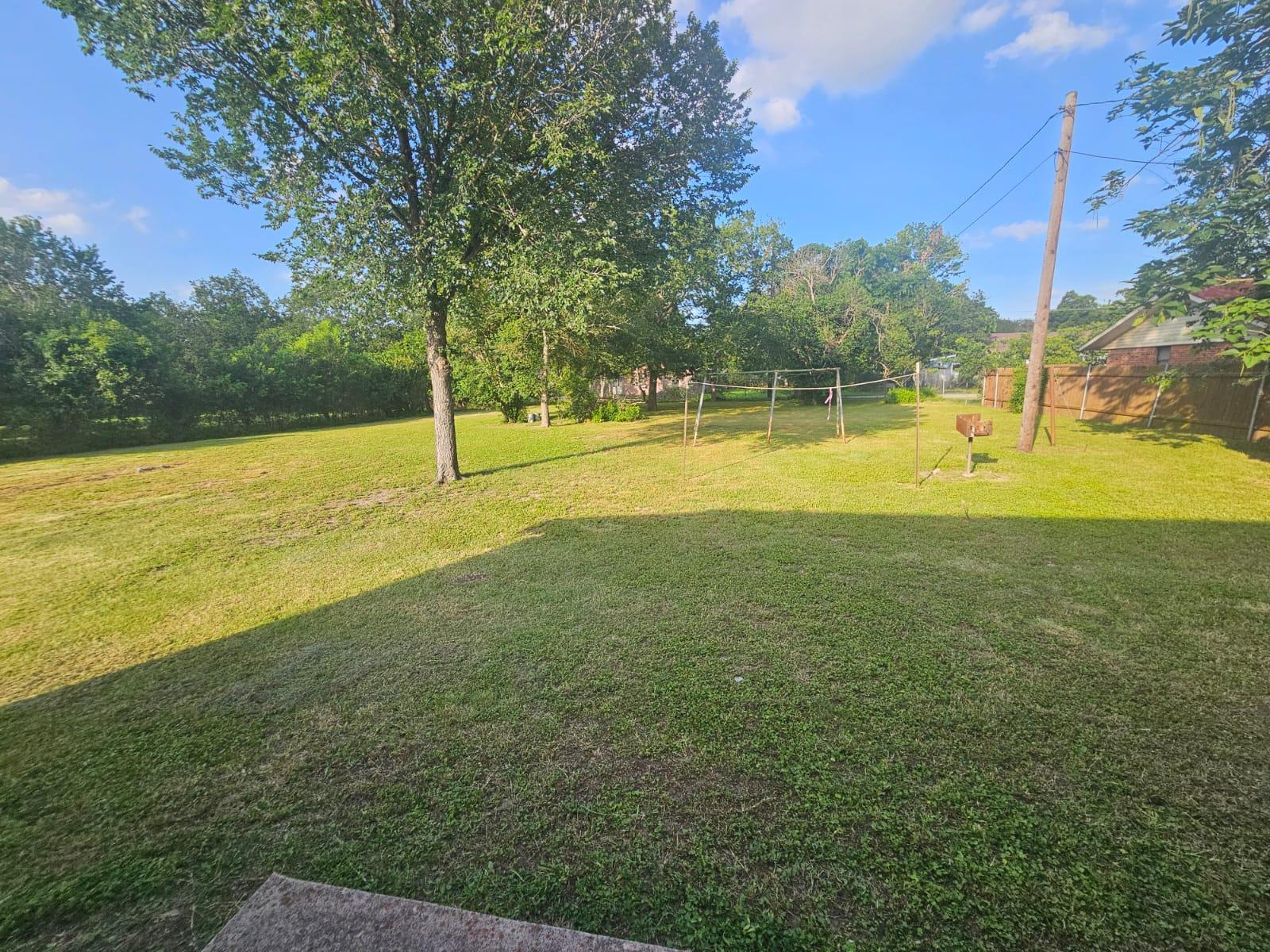 606 Trinity St Property Photo 22