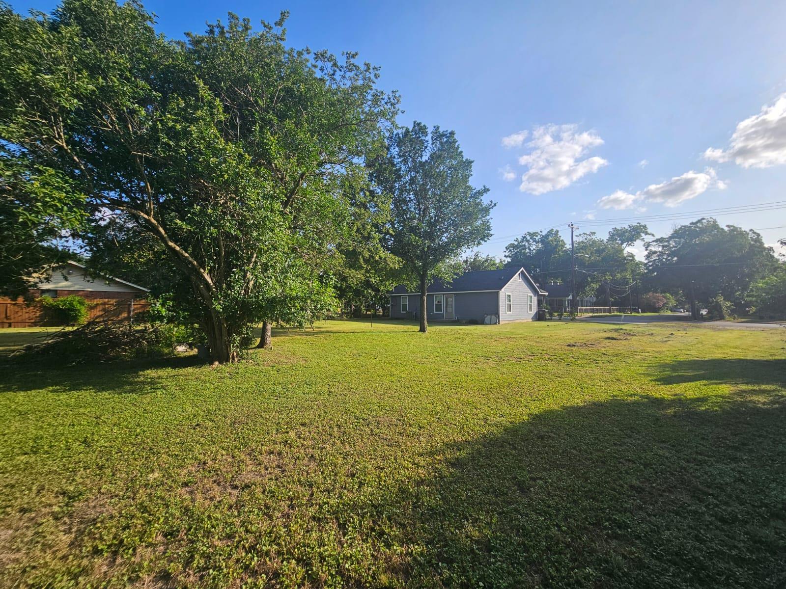 606 Trinity St Property Photo 23