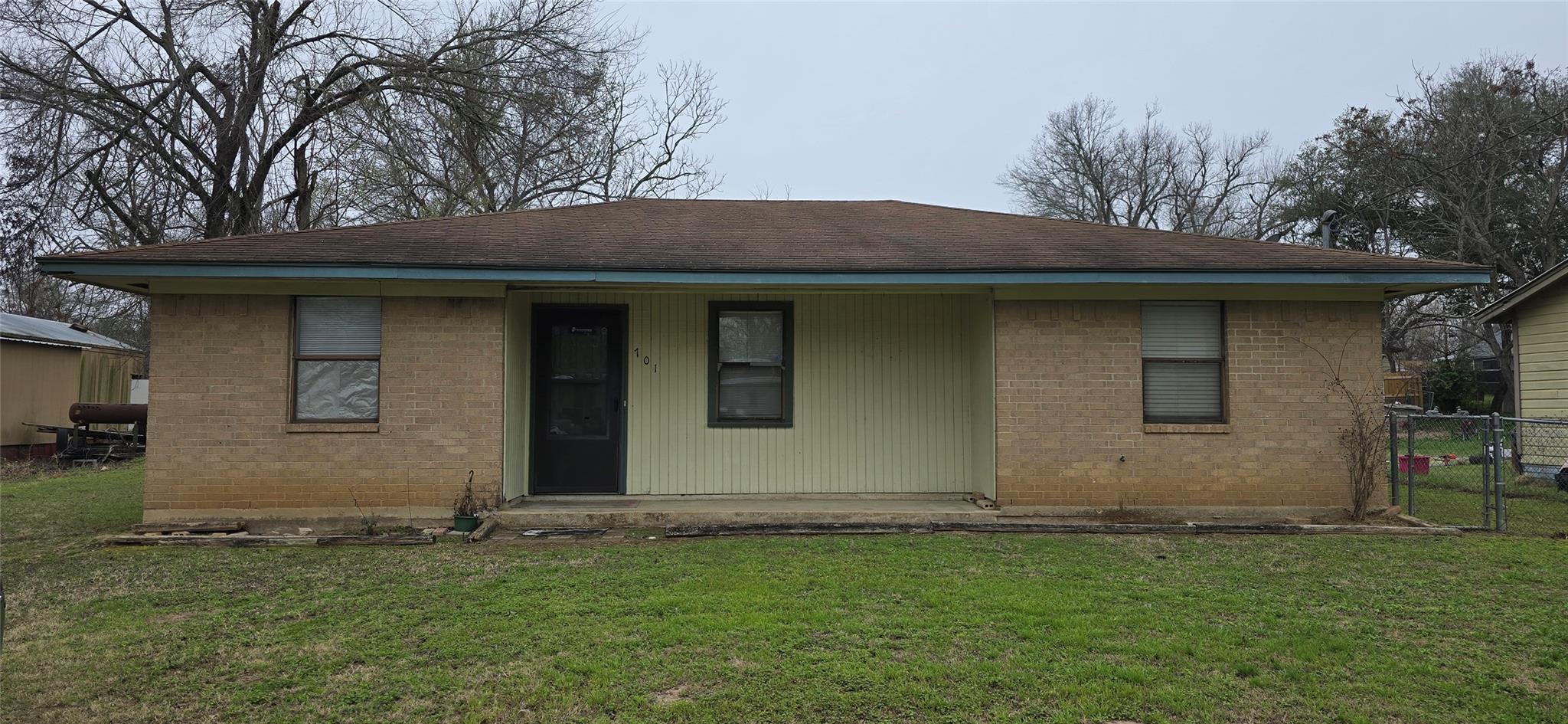 701 Burleson St Property Photo 2