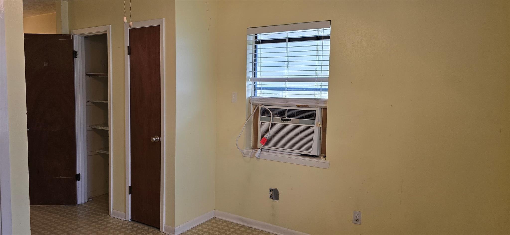 701 Burleson St Property Photo 8