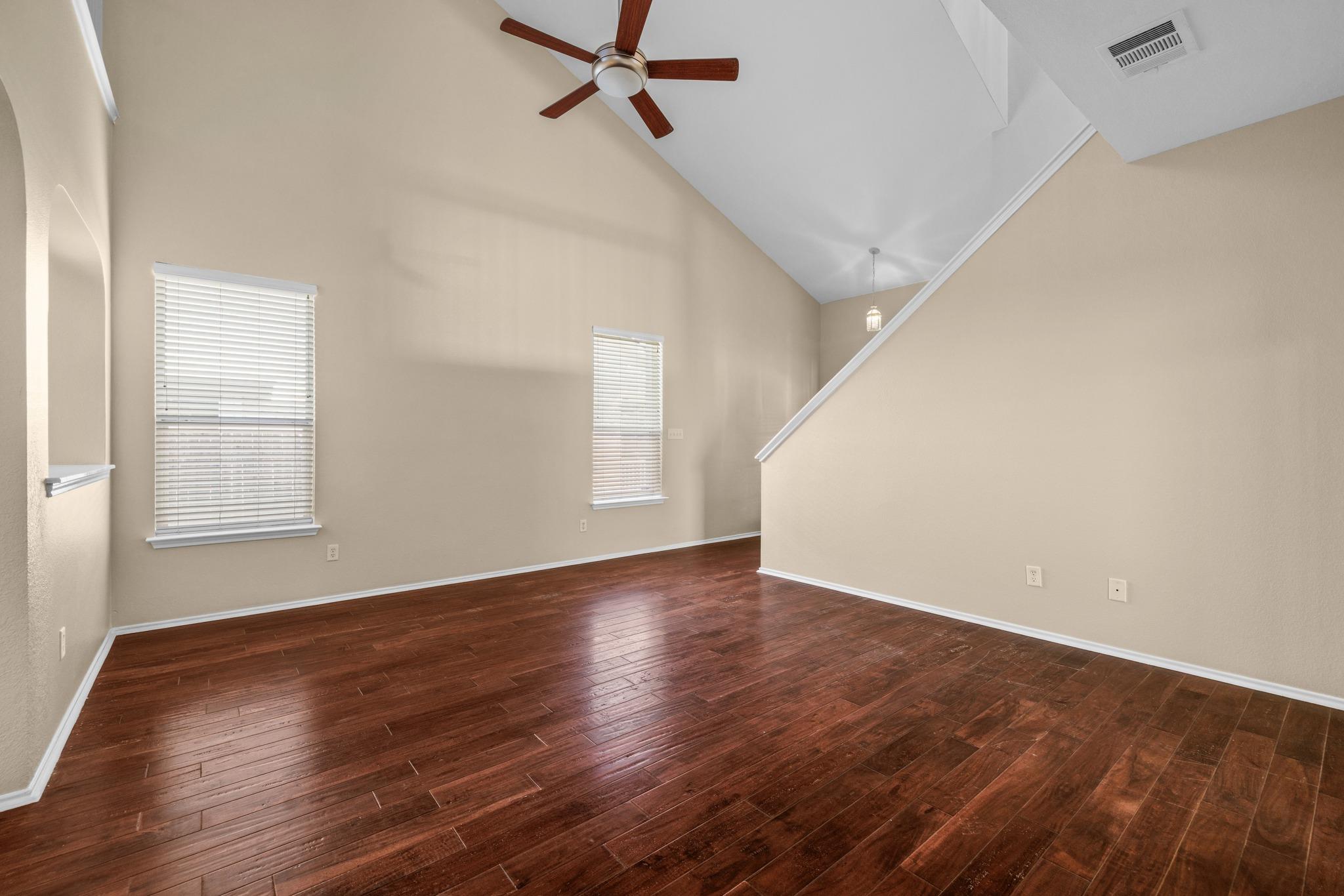 1142 Stone Forest Trl Property Photo 5