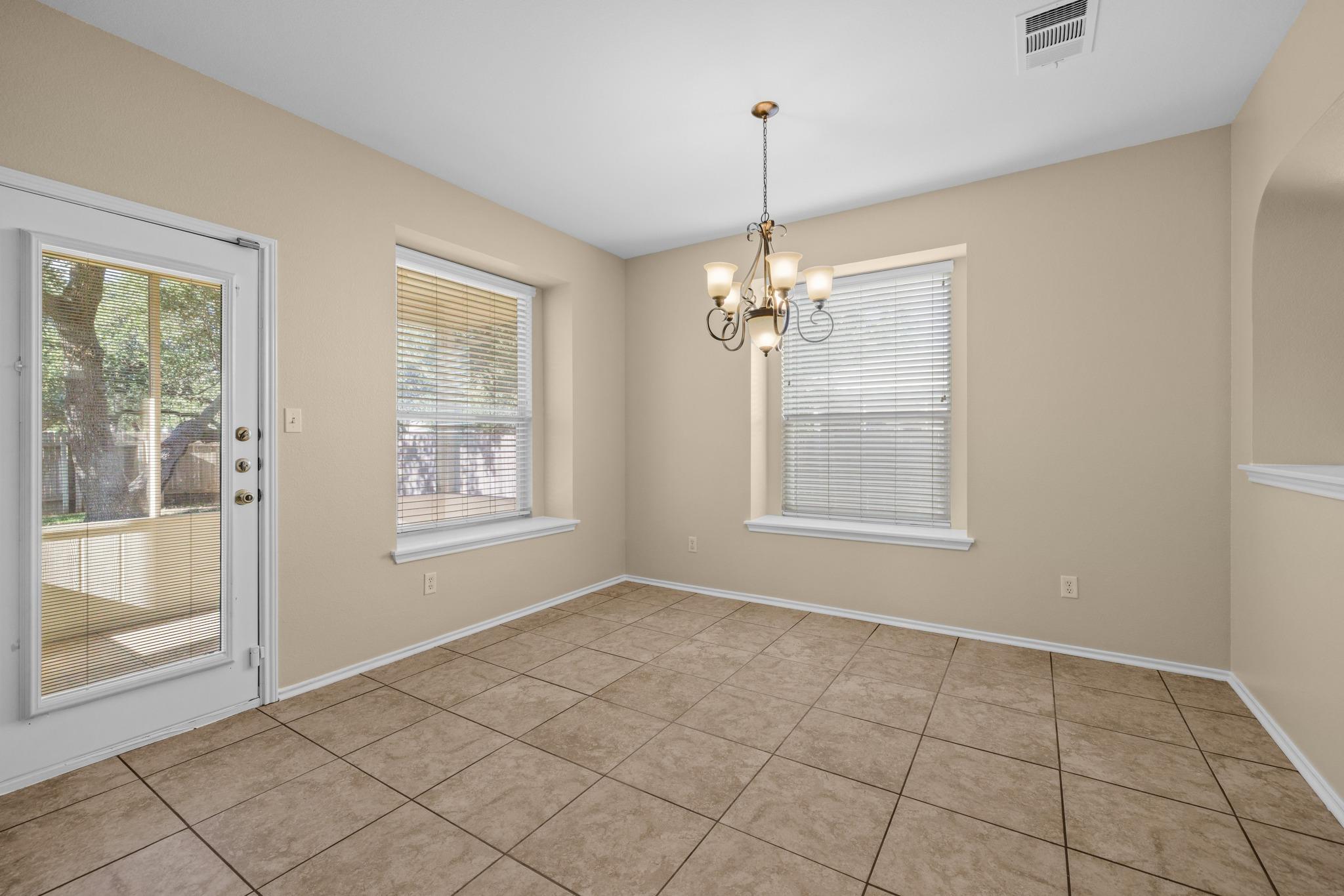 1142 Stone Forest Trl Property Photo 8