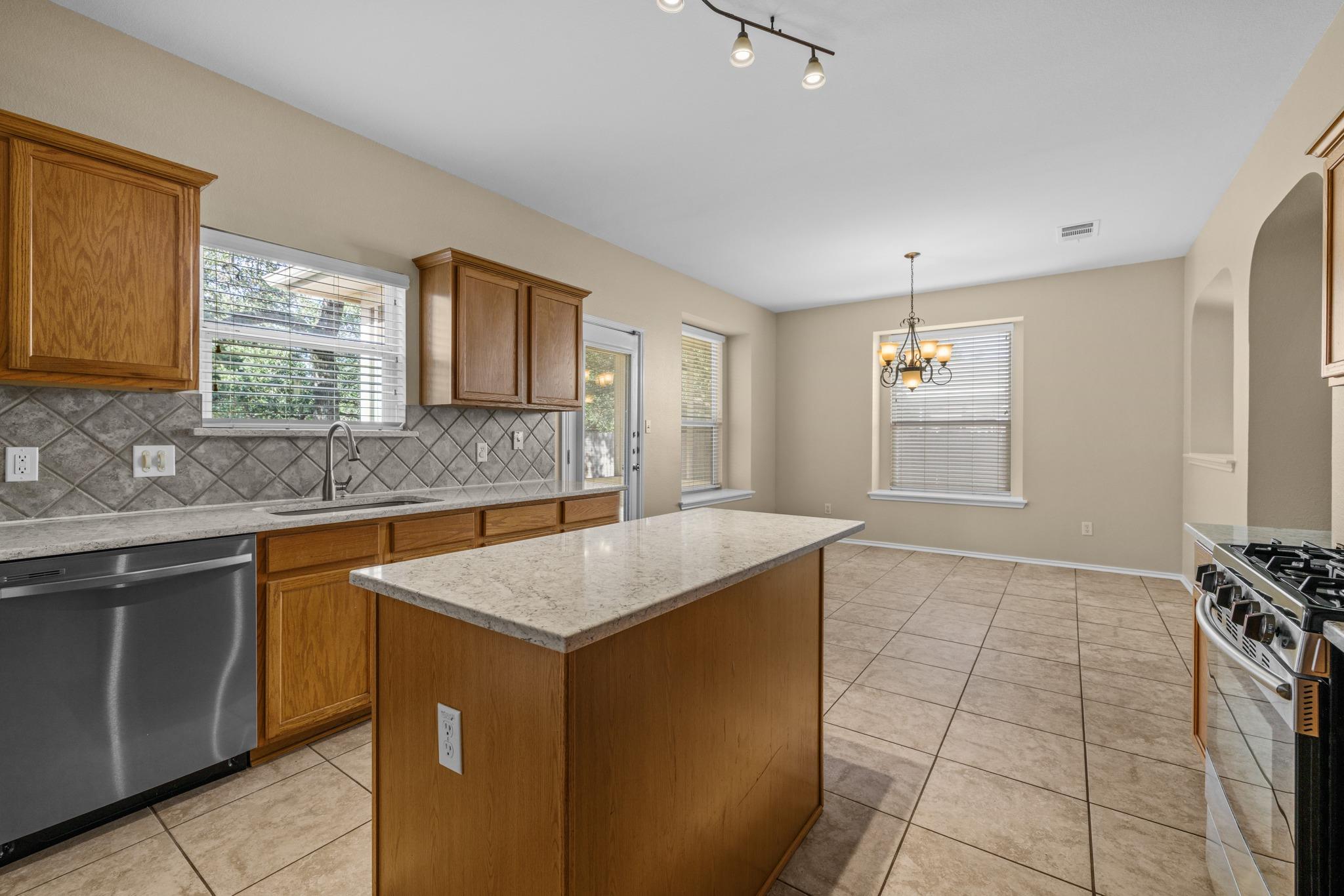 1142 Stone Forest Trl Property Photo 12