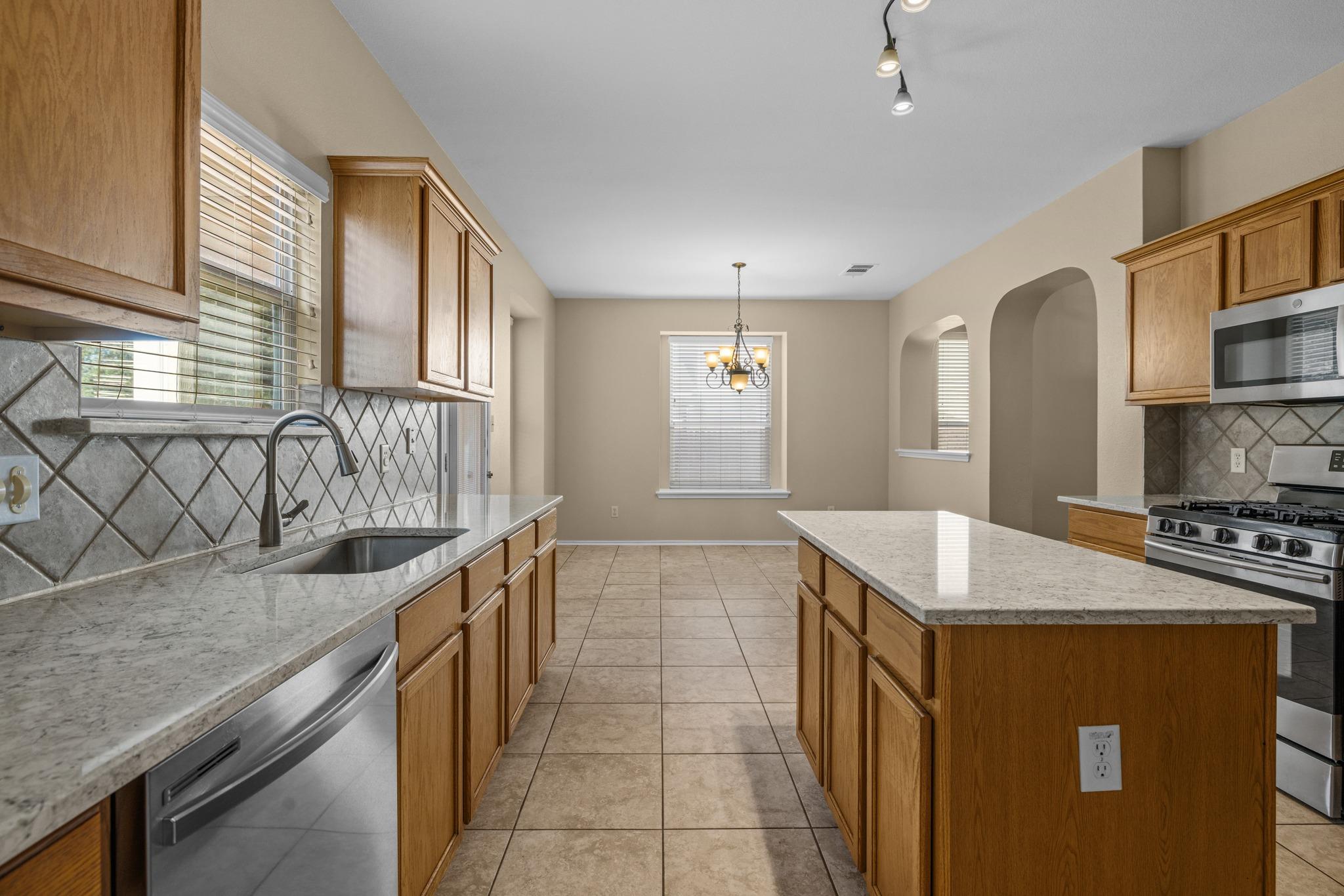 1142 Stone Forest Trl Property Photo 13
