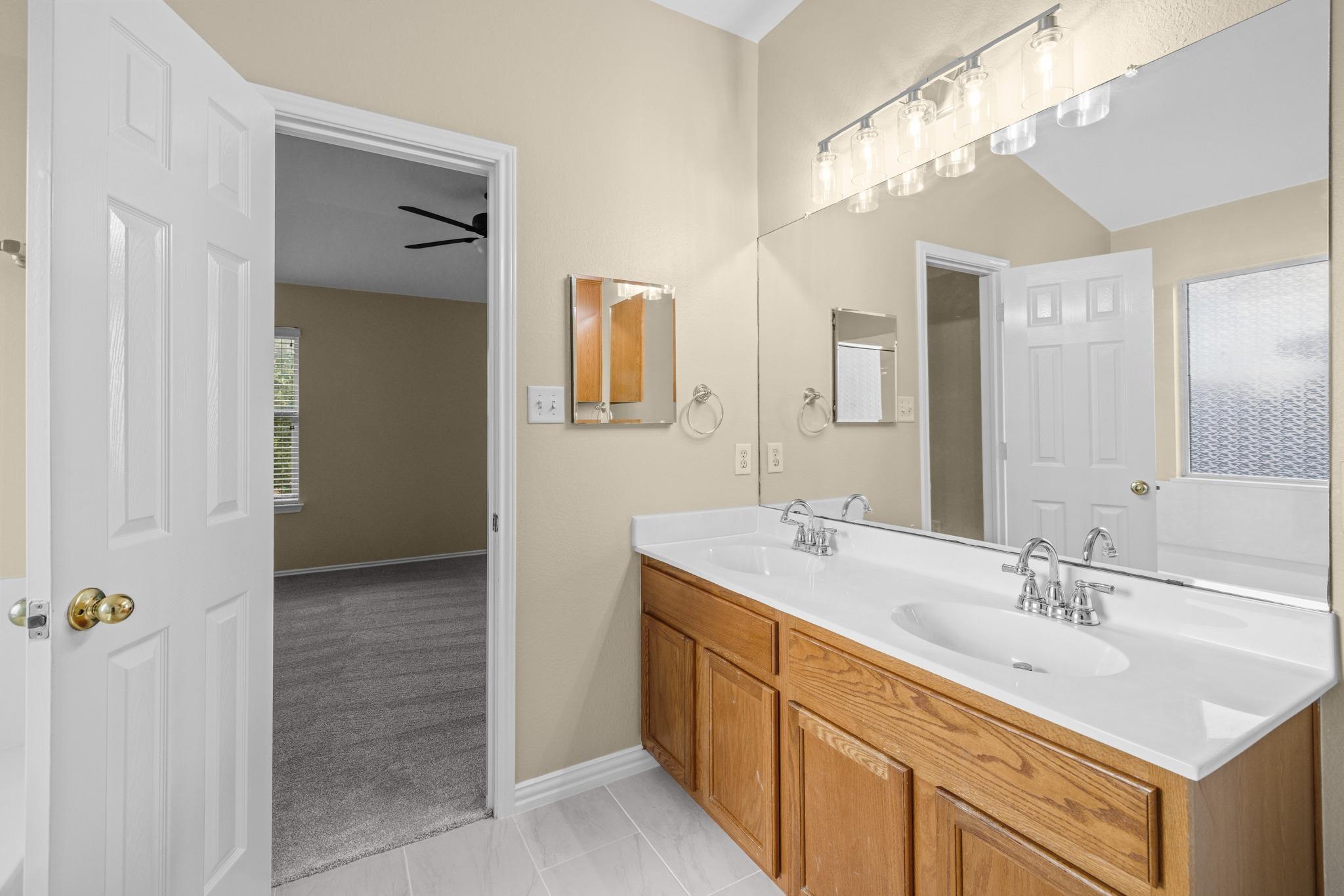 1142 Stone Forest Trl Property Photo 19