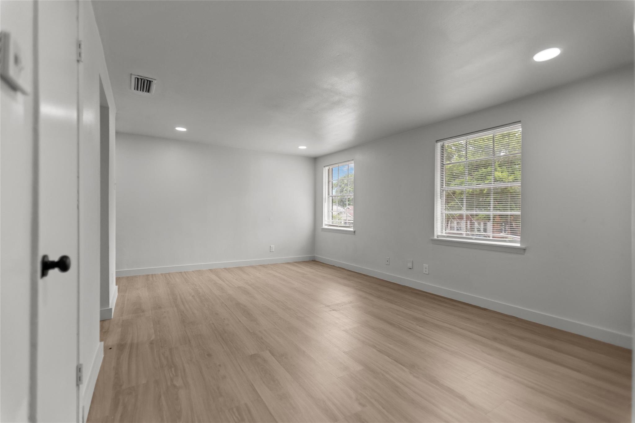 515 W Houston St #515 Property Photo 4