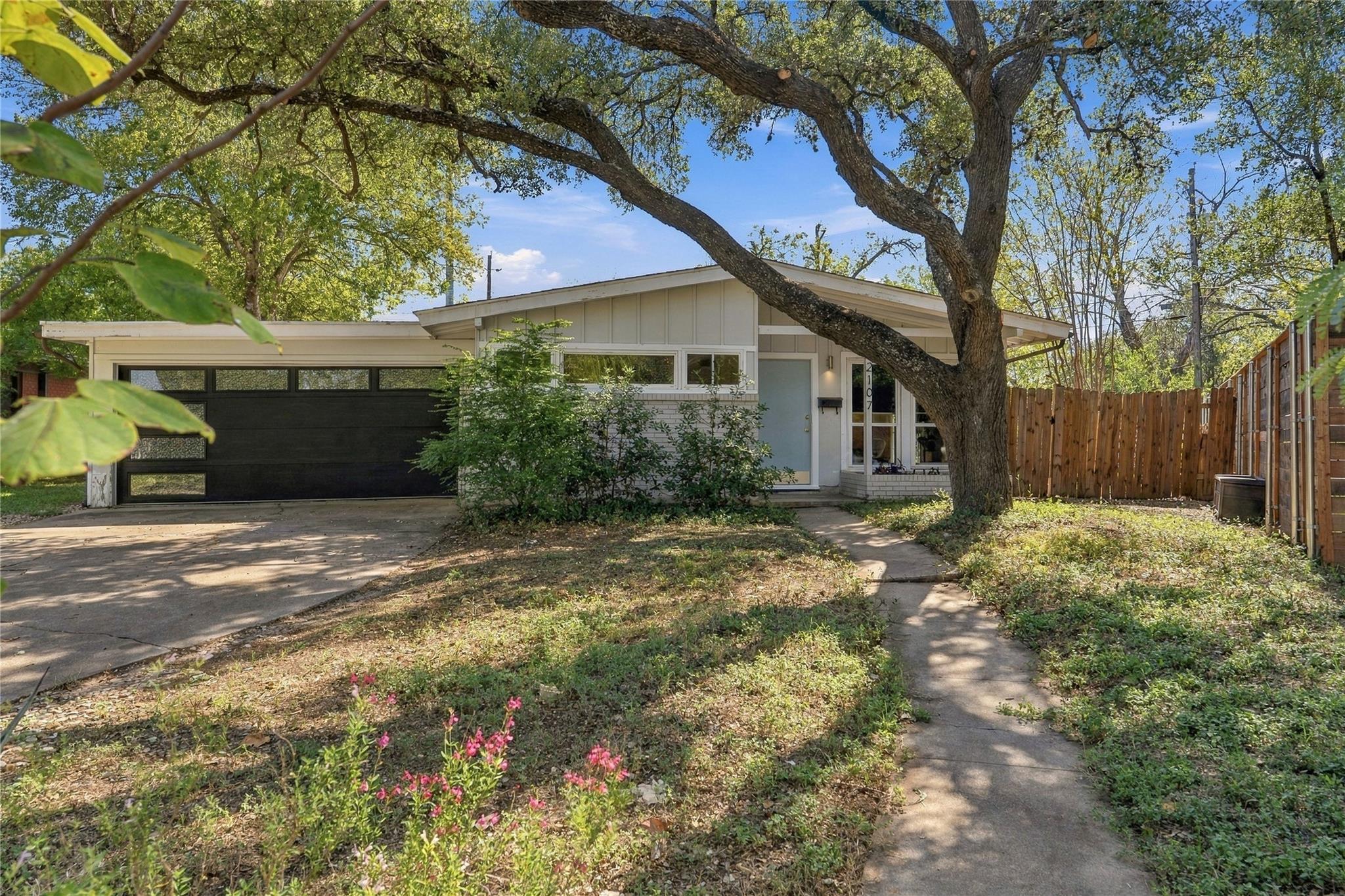 2107 Benwick Cir Property Photo 1