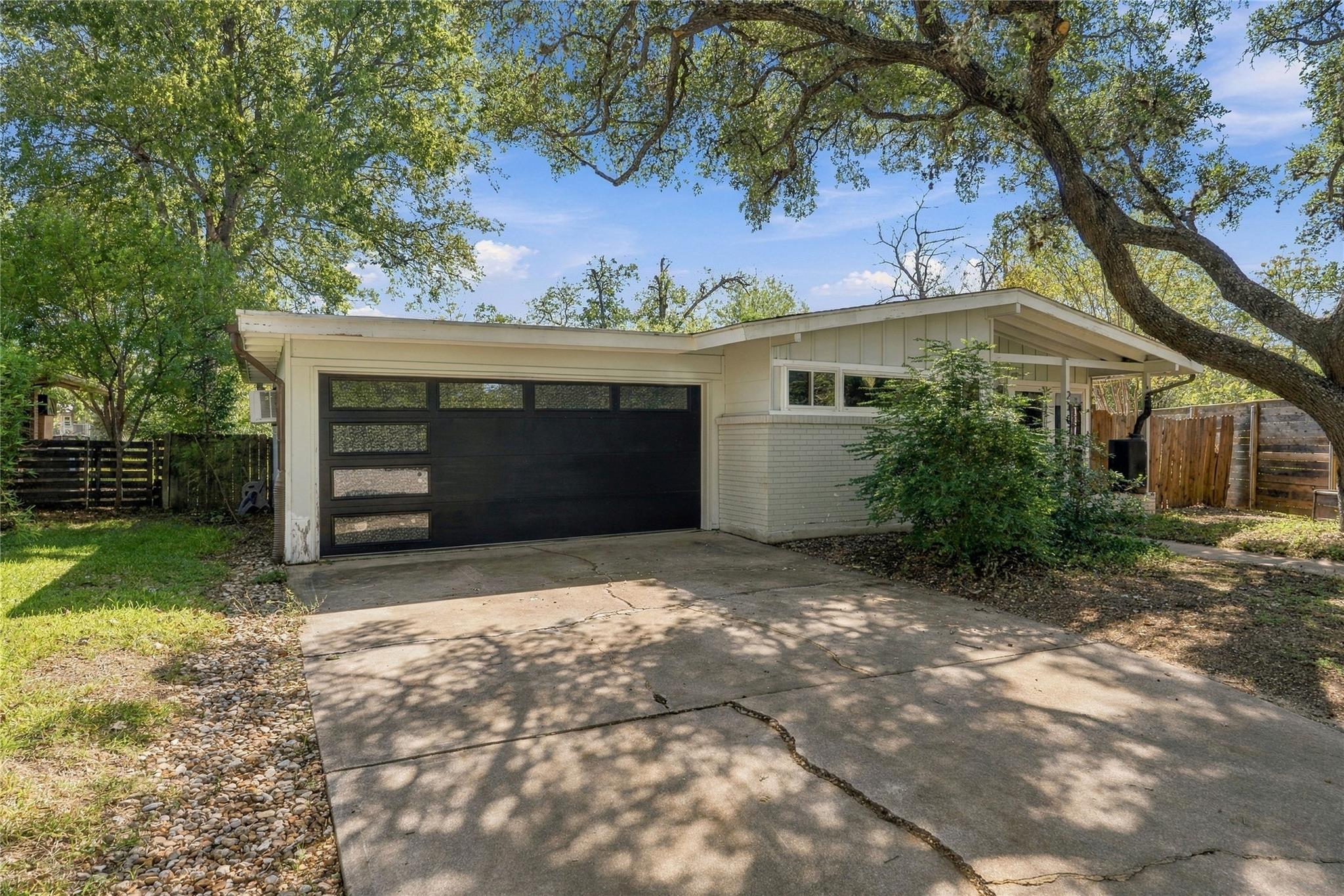 2107 Benwick Cir Property Photo 2