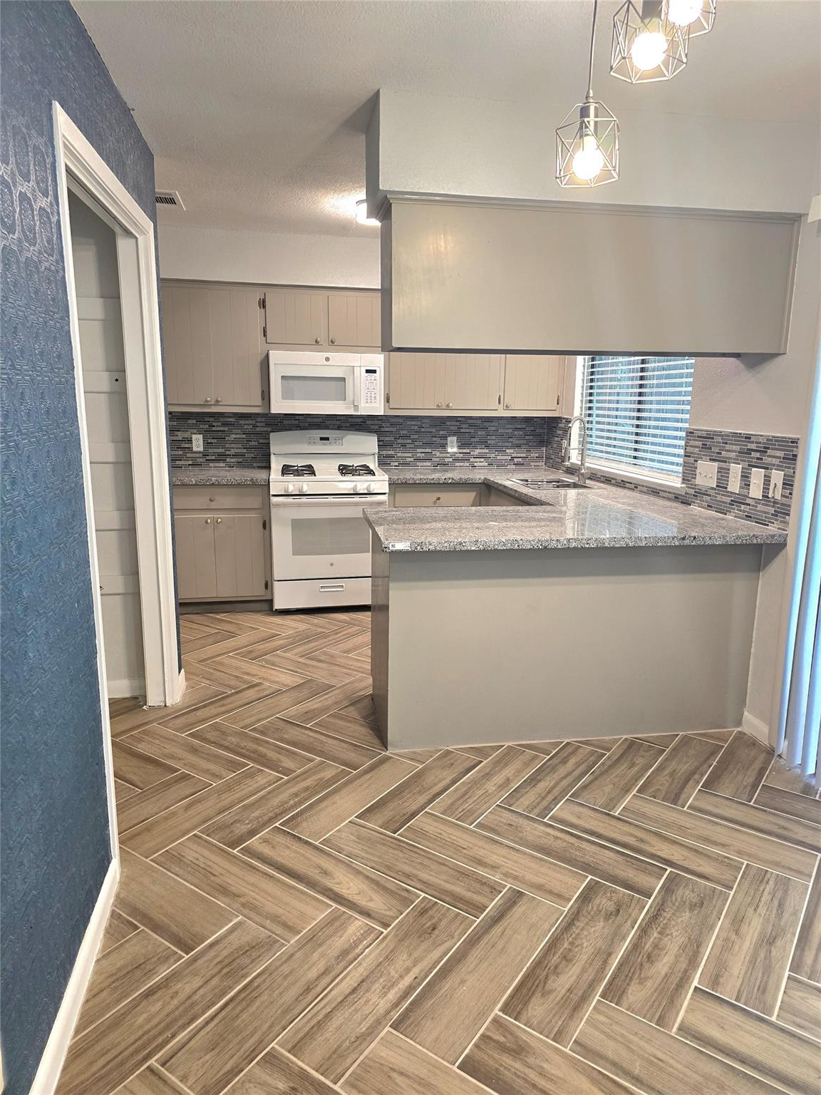1417 Hyridge Cir Property Photo 4
